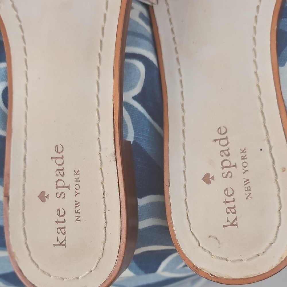Kate Spade White and Gold Sandals with Fringe Detail Used Great Condition - Picture 5 of 6